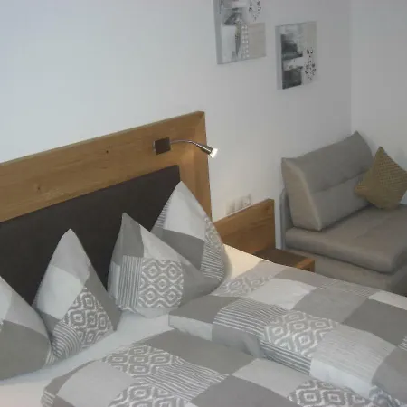 Διαμέρισμα Gartenwohnung - Tanja Tipotsch *